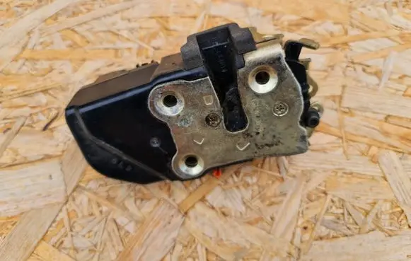 Chrysler 300M Front door lock
