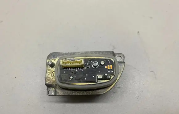 BMW M5 F90 LED ballast control module 10390110780