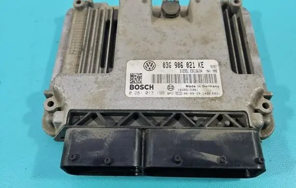 Volkswagen Touran I Engine control unit/module ECU 03G906021KE IMPRK1533306