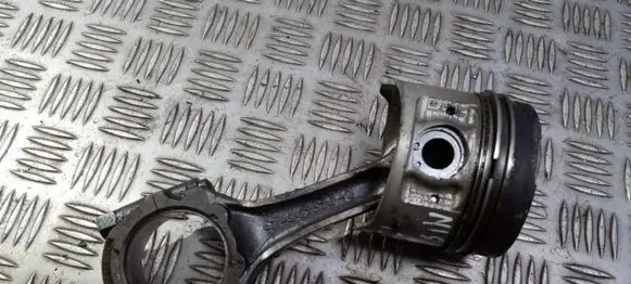 Nissan Primera Piston with connecting rod