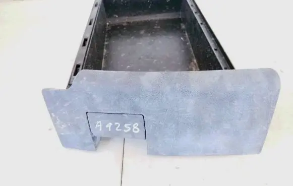 Volkswagen Touareg I Glove box 7l0882602