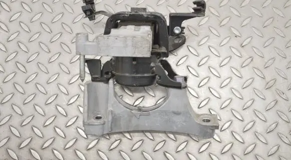 Lexus ES 250 - 300 - 330 Engine mount bracket L7311480