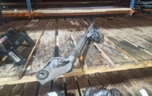 Chrysler 300 - 300C Front wiper linkage and motor