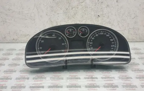 Volkswagen PASSAT B5.5 Speedometer (instrument cluster) 3B0920805