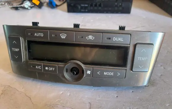 Toyota Avensis T250 Climate control unit 5590005271 2847 55902