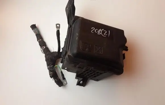 Peugeot 208 Fuse module 452812802