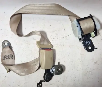 Lexus GS 300 400 430 Rear seatbelt 3Z07310