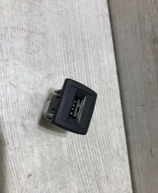 Mercedes-Benz CLS C218 X218 USB socket connector a2188200187