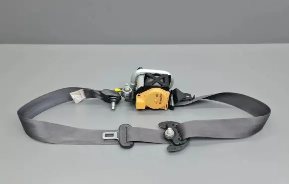 Honda Accord Front seatbelt CA236HL08 TKAH3EJ489 E40437141