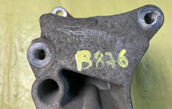 Mercedes-Benz B W245 Gearbox mounting bracket A1692410601