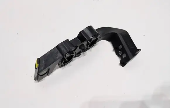 Front bumper mounting bracket