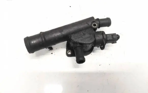 Volkswagen Golf V Engine coolant pipe/hose 038121132d