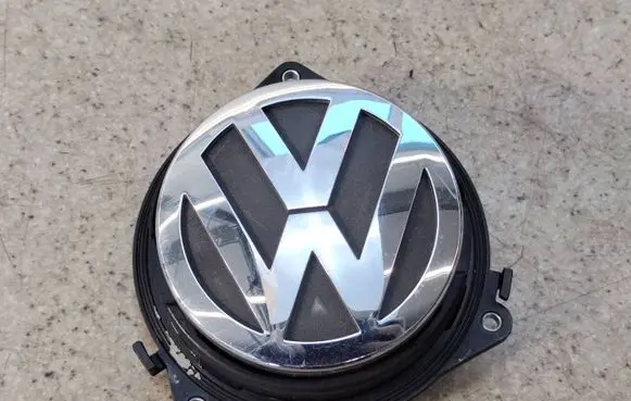 Volkswagen PASSAT CC Tailgate release/open handle