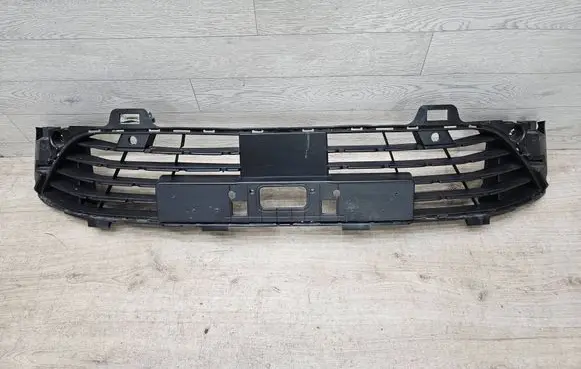 Renault Clio V Front bumper lower grill 622541469R