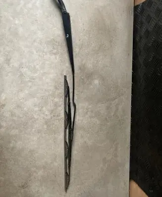 Volvo XC70 Front wiper blade arm 8624246
