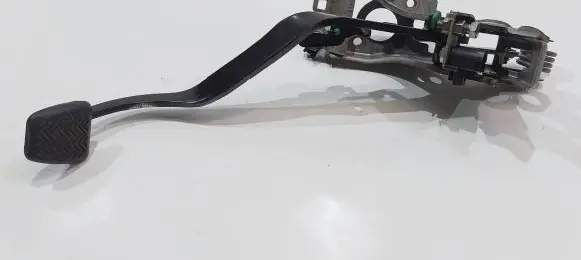 Toyota Verso Clutch pedal 