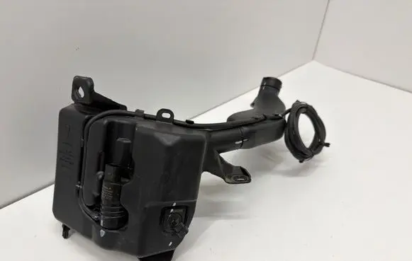 Tesla Model Y Windshield washer fluid reservoir/tank 160794800B