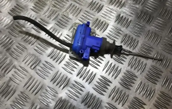 Audi 80 90 S2 B4 Central locking vacuum pump 893862123 893862153c