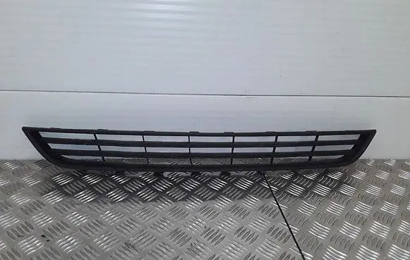 Ford Fiesta Front bumper lower grill c1bb17k945aa