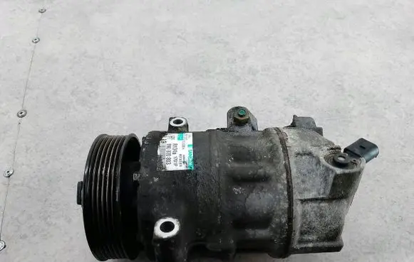Volkswagen Golf V Air conditioning (A/C) compressor (pump) 5N0820803
