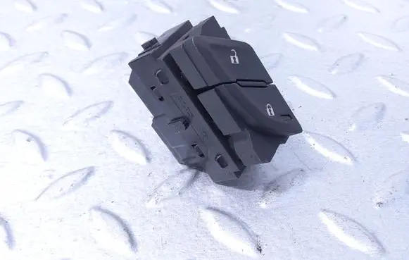 Cadillac ATS Central locking switch button 22988364 84504639
