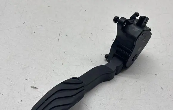 Nissan Qashqai J12 Accelerator throttle pedal 23821B 180026UA3B 01357