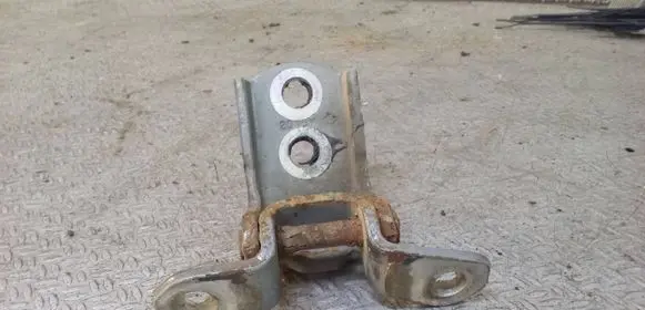 Nissan Note (E12) Front door lower hinge
