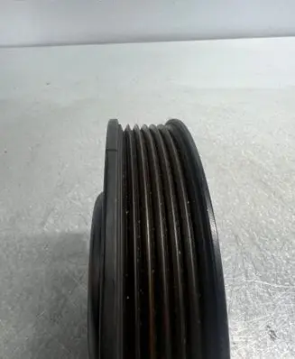 Volkswagen Golf V Crankshaft pulley 06A105255F