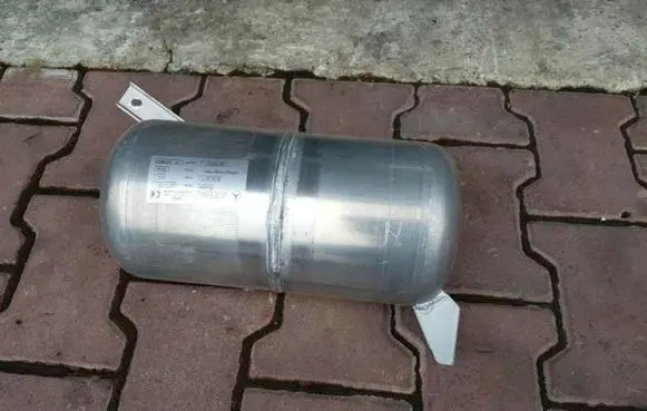 Mercedes-Benz CLS C218 X218 Air suspension tank/reservoir A2183200015