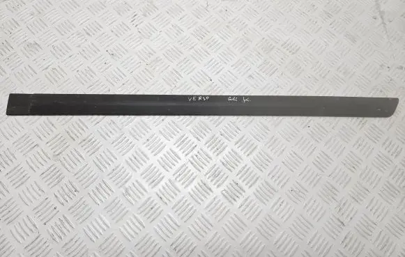 Toyota Corolla Verso AR10 Rear door trim (molding) PZ415E8522