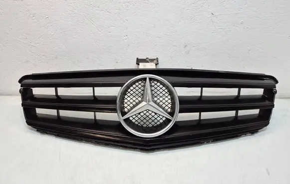 Mercedes-Benz C W204 Front bumper upper radiator grill A2048801923