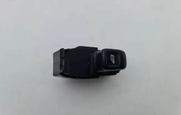 Volvo V70 Electric window control switch 8685288 03W063