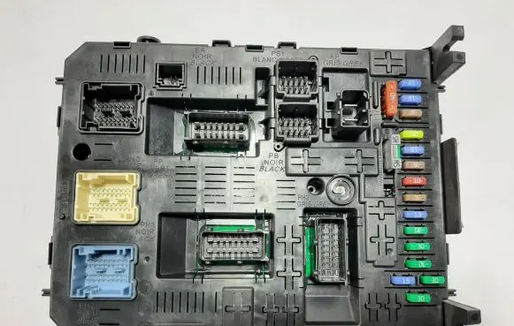 Peugeot 3008 I Fuse module 966689538002 BSI04EVK01