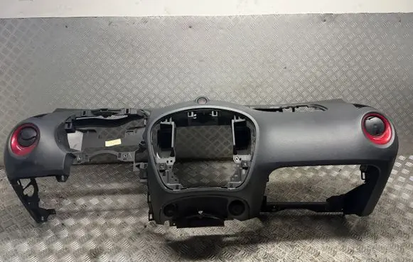 Nissan Juke I F15 Dashboard 
