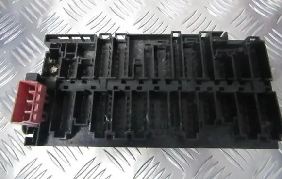 Volkswagen Golf II Fuse box set 35793703