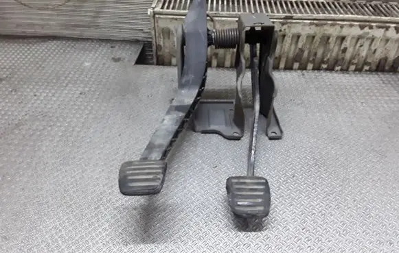 Dacia Logan I Pedal assembly 82003865091