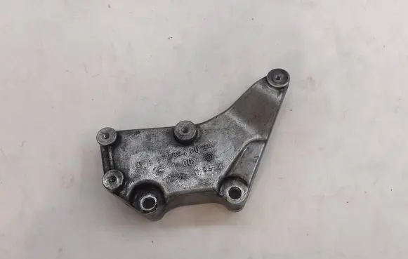 Mercedes-Benz E W212 Engine mounting bracket A6510940039 11387010411