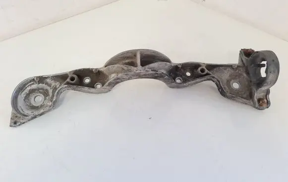 BMW 3 E46 Rear differential/diff mount bracket 1095990