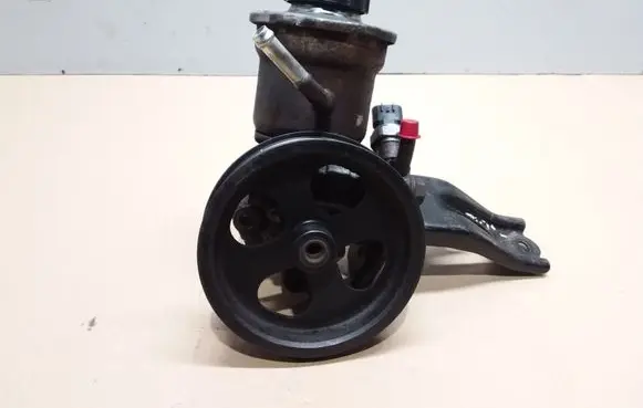 Toyota Corolla Verso AR10 Power steering pump