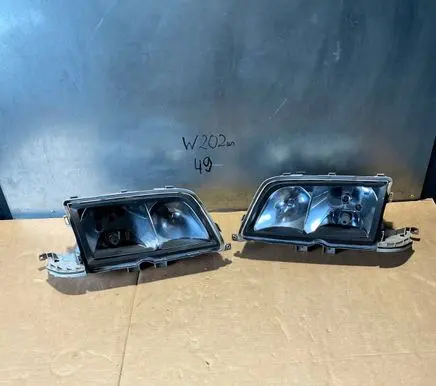 Mercedes-Benz C W202 Headlight part 0008009775 0307650006