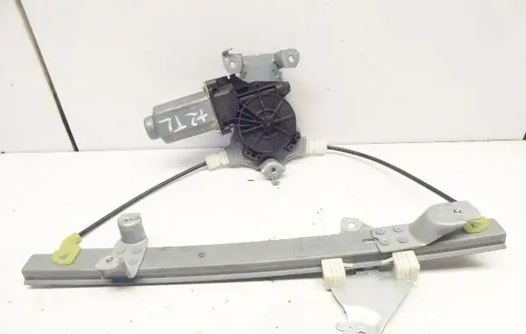 Nissan Qashqai+2 Front door electric window regulator 