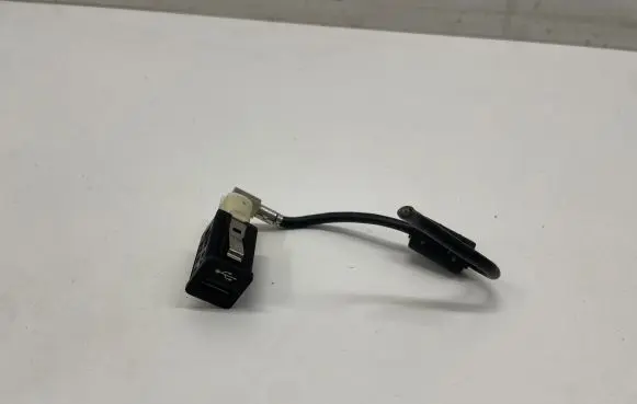 BMW 5 F10 F11 USB socket connector 9167196
