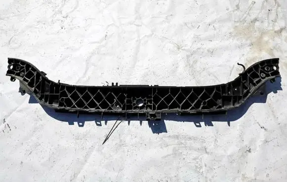 Renault Megane II Radiator support slam panel