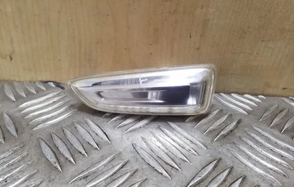 Opel Astra J Front fender indicator light 13273103