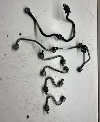 Fuel injector supply line/pipe