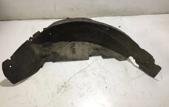 Rear arch fender liner splash guards