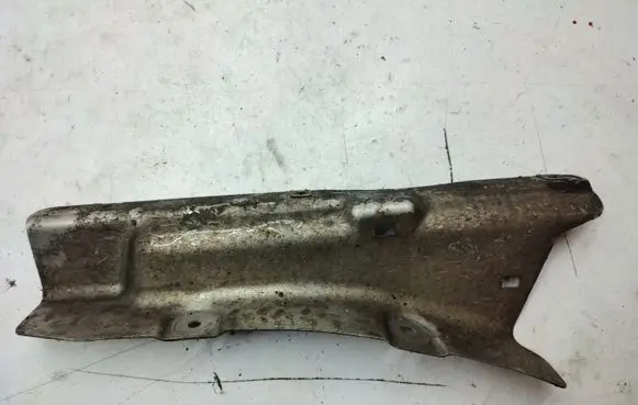 BMW 5 GT F07 Heat shield in engine bay 7185203