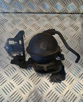 Vacuum air tank