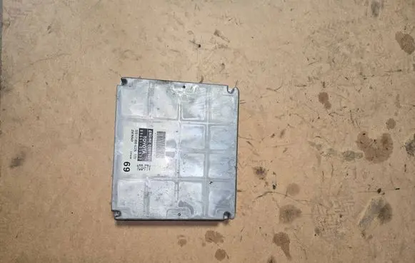 Toyota Corolla Verso E121 Engine control unit/module 8966105690