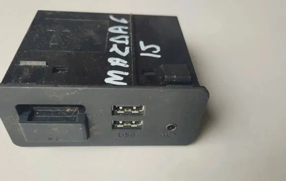 Mazda 6 USB socket connector D09H669U0 MD412446 904526412446